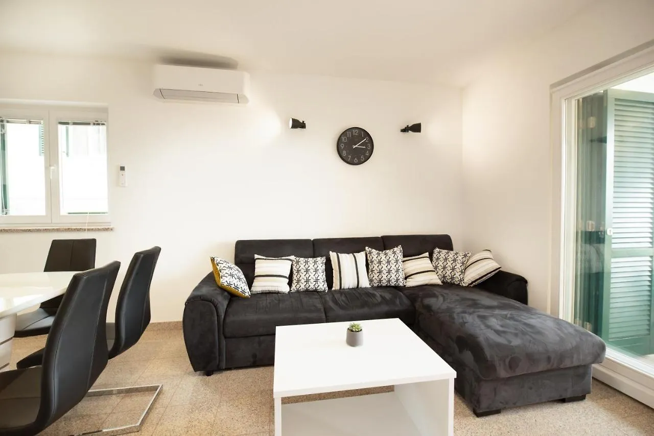 Seaview Apartment Lea Icici 0*,